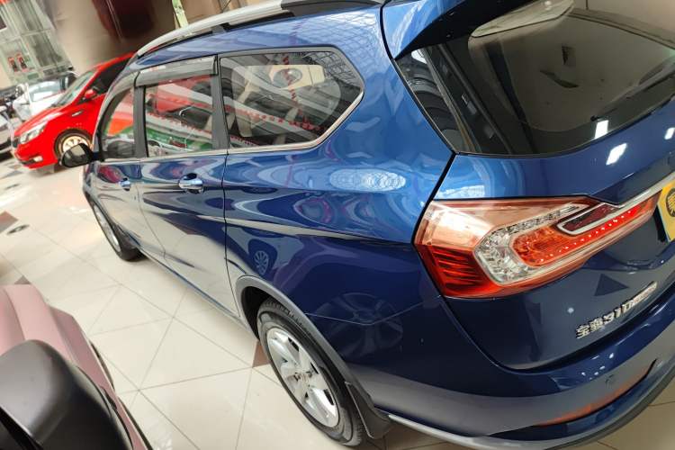 Used Baojun 310W 2017 1.5L Manual Fashion Model China V
