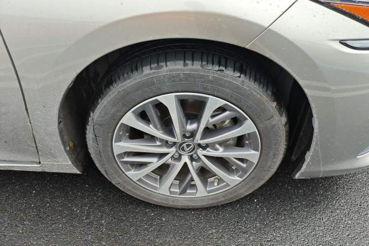 Used Lexus ES 2022 300h Excellence Edition
