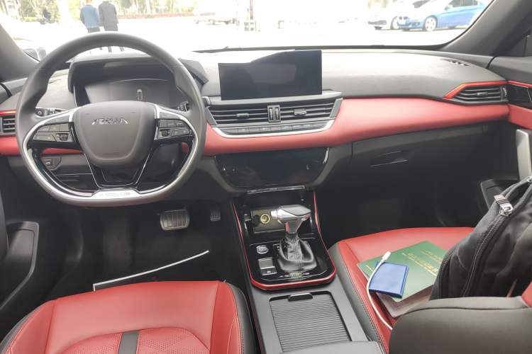 Used Dongfeng Aeolus Yixuan 2021 230T Automatic Chasing Shadow Edition Center Console