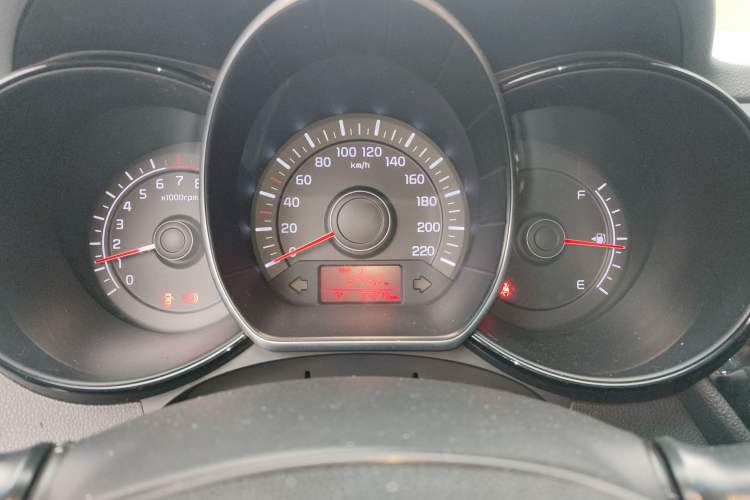 Used Kia K2 2015 Sedan 1.4L MT TOP