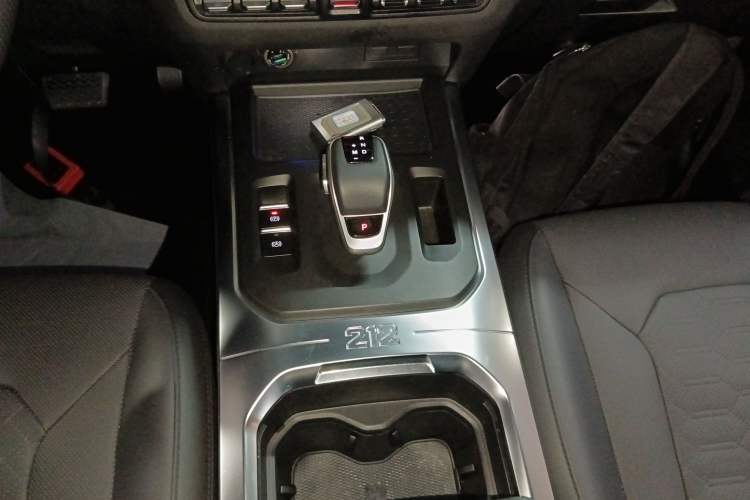 Used 212 T01 2024 2.0T Explorer