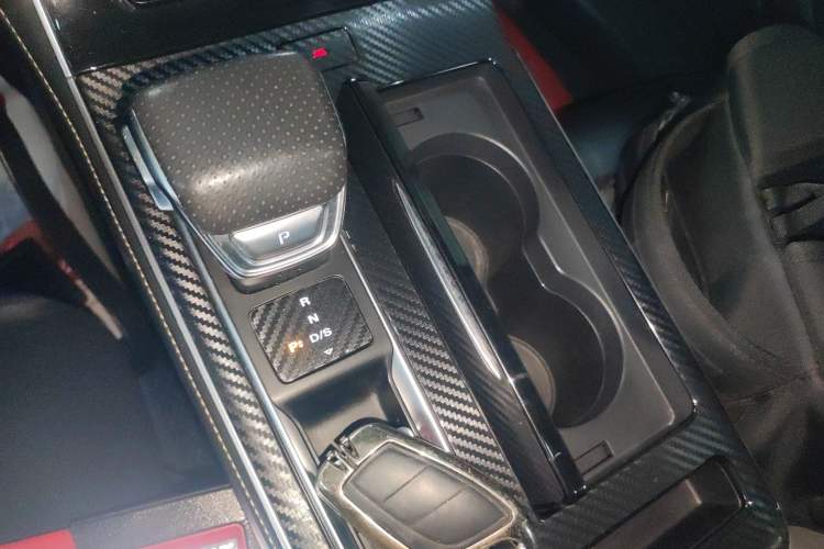 Used Roewe i6 MAX 2020 300TGI Automatic "Swell Cool Smart Drive" Edition Gear Lever