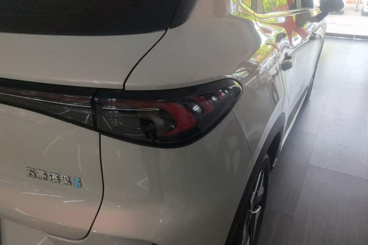 Used Wuling Bingo S 2025 Model 430km Flagship Edition Right Rear Taillight