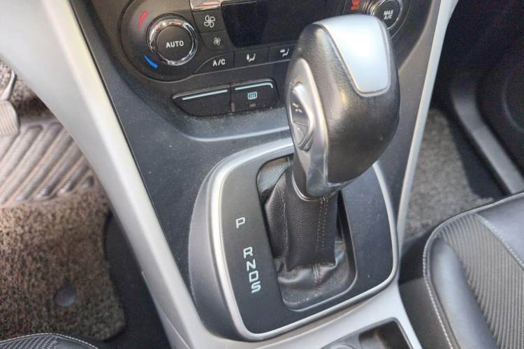 Used Ford Kuga 2013 1.6L GTDi Two-Wheel-Drive Trend Model Gear Lever