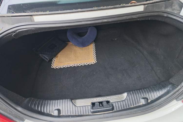 Used Jaguar XJ 2014 XJL 3.0 SC Two-Wheel-Drive Panoramic Business Edition Trunk