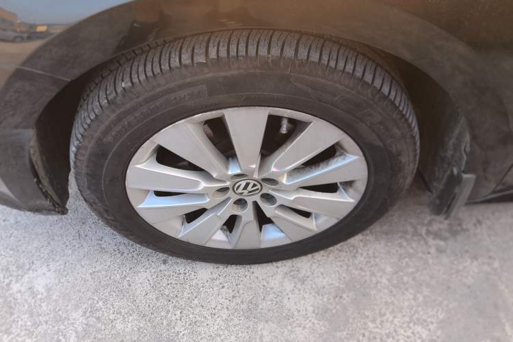 Used Volkswagen Lavida 2013 Restyled Classic 1.6L Manual Comfort Edition Left Front Wheel Hub