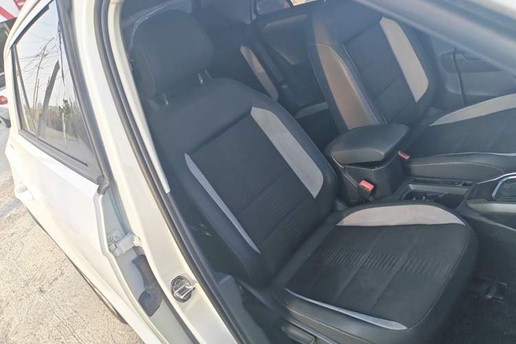 Used Volkswagen T-ROC 2018 230TSI DSG Two-Wheel Drive Advanced Version China V Standard Right Front Seat