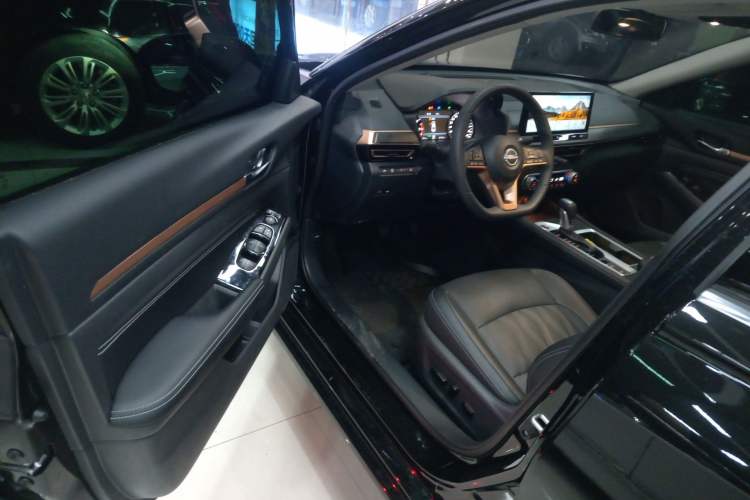 Used Nissan Teana 2024 2.0L SV Black Gold Edition