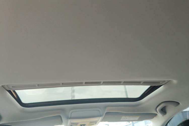 Used Volkswagen Sagitar 2017 230TSI Automatic Comfort Version Headliner