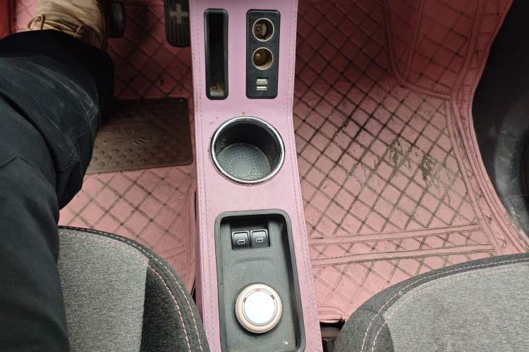 Used Chery QQ Ice Cream 2022 170km Sundae Phosphate Lithium-Ion
