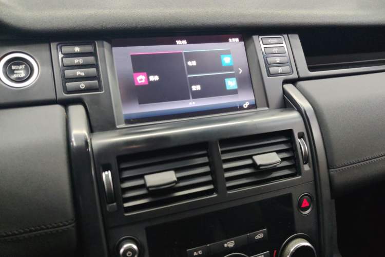 Used Land Rover Discovery Sport 2018 240 PS PURE Edition Audio And AC Panel