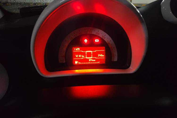 Used smart fortwo 2015 1.0L 52 kW hardtop Dynamic version Instrument Cluster