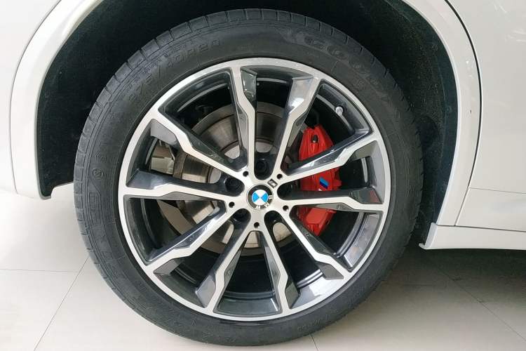 Used BMW X3 2023 xDrive30i Leading Model M Night Edition Package Right Rear Wheel Hub