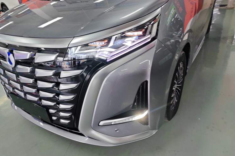 Used Denza D9 2022 DM-i 1040 Prestige Model