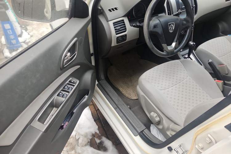 Used Baojun 630 2012 1.5L DVVT automatic comfort version
