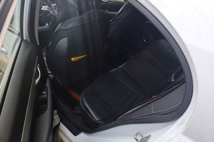 Used Geely Auto Emgrand 2019 Leading Edition 1.5L Manual Fashion Model China VI Standard