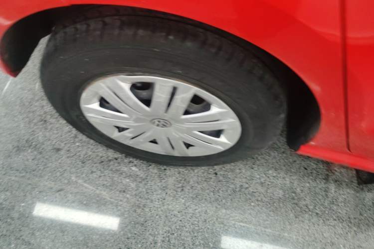 Used Volkswagen Polo 2016 1.4L Manual Fashion Model Right Rear Wheel Hub