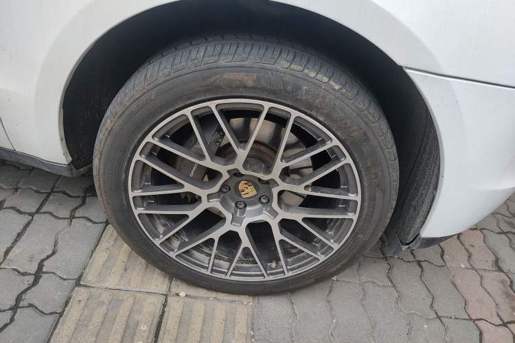 Used Porsche Macan 2014 Macan 2.0T Right Front Wheel Hub