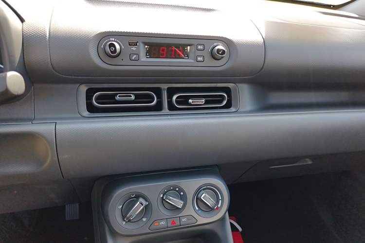 Used Wuling Hongguang New Energy 2024 All-Electric Model 300KM Practical Version
