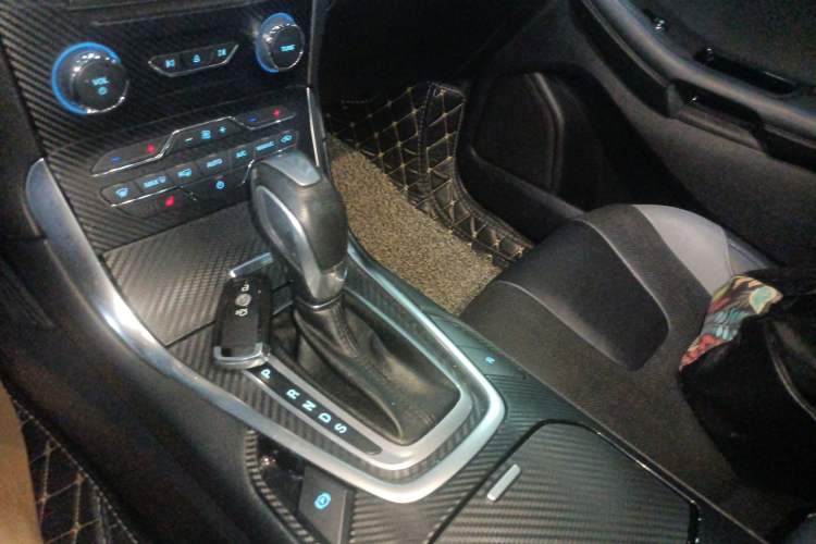 Used Ford Edge 2018 EcoBoost 245 Two-Wheel-Drive Sporty 7-Seater
