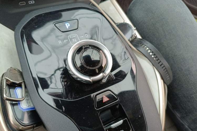 Used Toyota bZ3 2023 616 km Long-Range Premium Gear Lever