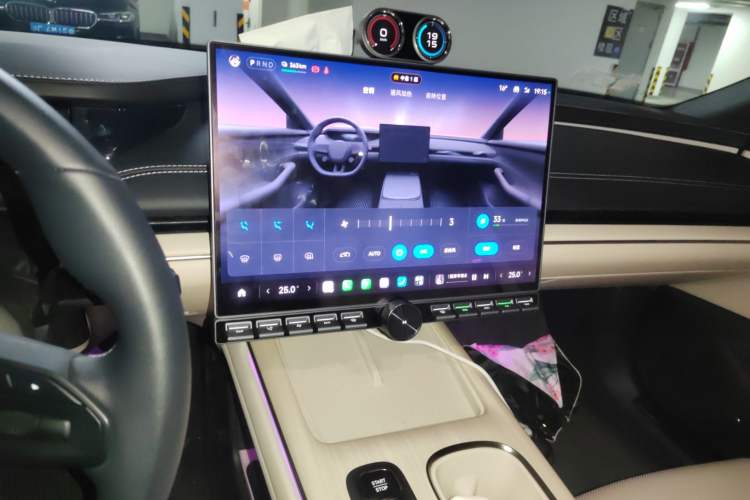 Used Xiaomi Auto SU7 2024 Rear-Drive Ultra-Long Range Advanced Pro-Level Intelligent Driving Version Audio And AC Panel