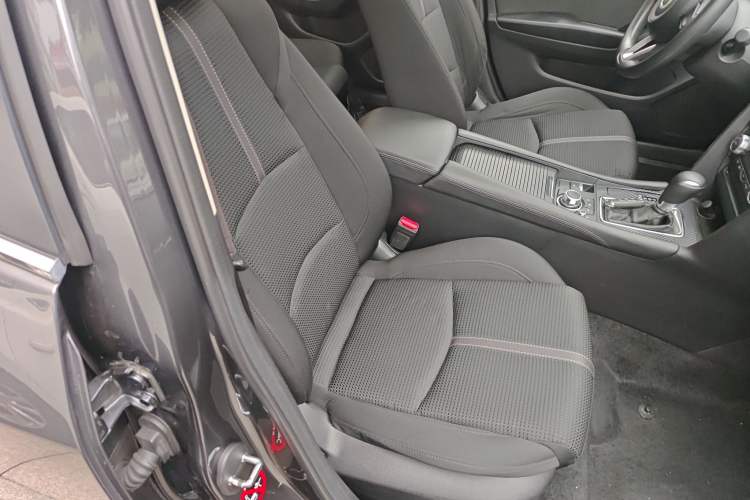 Used Mazda 3 Axela 2017 Sedan 1.5L Automatic Luxury Model Emission Standard China V Right Front Seat