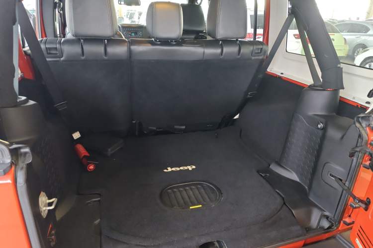 Used Jeep Wrangler 2015 3.0L Sahara Four-Door Edition