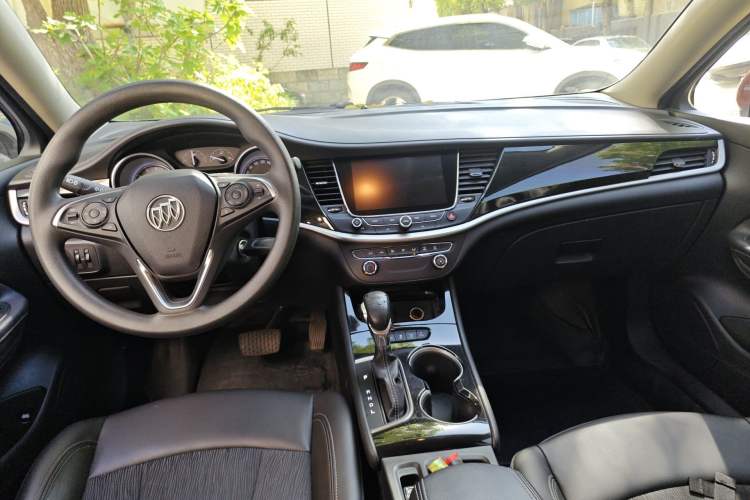 Used Buick Verano 2015 Sedan 20T Dual-Clutch Leading Model Center Console