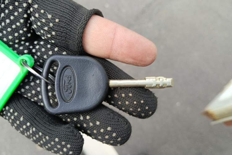 Used Ford Classic Transit 2013 2.8T Diesel Logistics Model with Short Wheelbase and Mid-Roof JX493ZLQ4