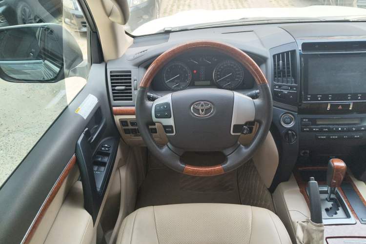 Used Toyota Land Cruiser 2014 4.0L Automatic Parallel Import Version Steering Wheel