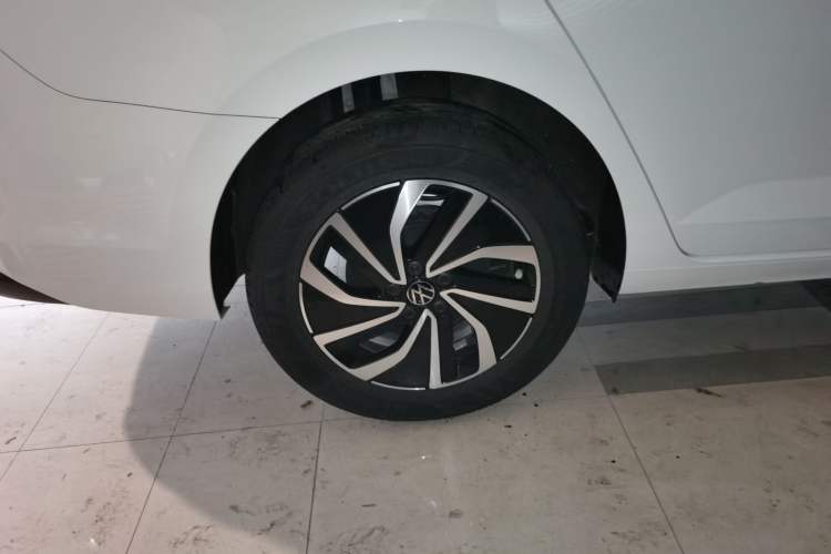 Used Volkswagen Lavida 2023 New Sharp 1.5L Automatic New Wish Edition Right Rear Wheel Hub