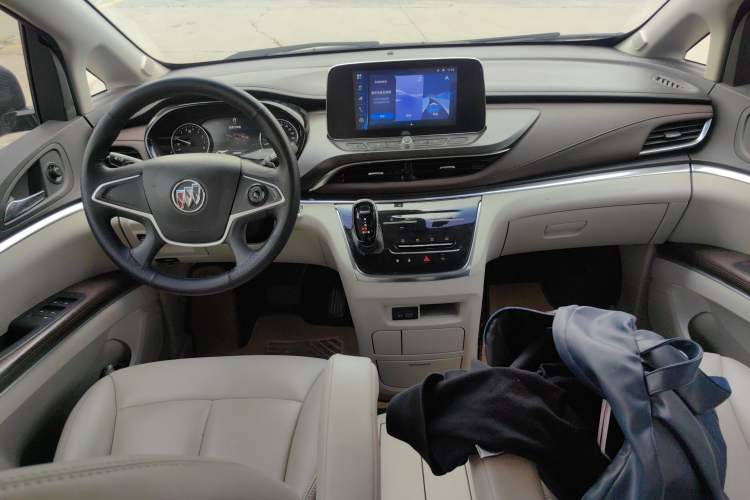 Used Buick GL8 2021 Land Cruiser Executive Class 652T Comfort Model Center Console