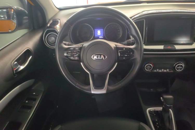 Used Kia kx1 Stonic 2019 1.4L Automatic Sport Edition China VI Steering Wheel