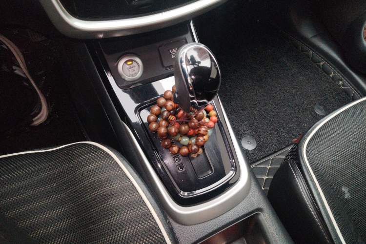 Used Nissan Tiida 2016 1.6L CVT Smart Drive Edition Gear Lever