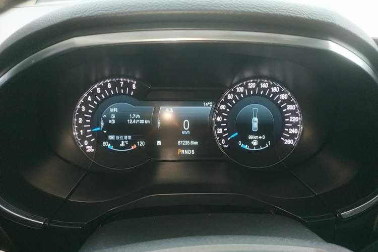 Used Ford Edge 2018 EcoBoost 245 Four-Wheel Drive Titanium 7-Seater Instrument Cluster