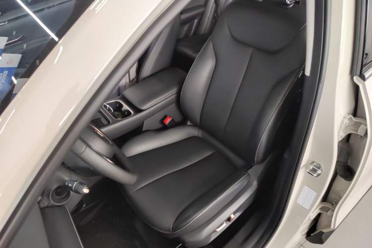 Used Baojun Yunhai 2024 500km Pure Electric Version Left Front Seat