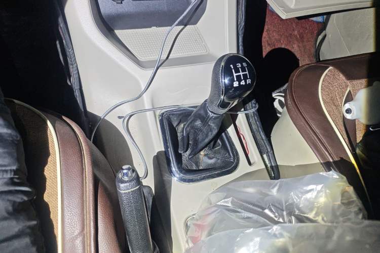 Used FORTHING Lingzhi 2019 M5L 1.6L 7-Seater Luxury Model China VI Standard Gear Lever