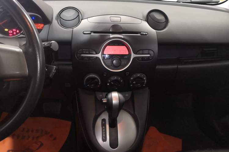 Used Mazda Mazda 2 2012 Hatchback Xuan Dong 1.5L Automatic Value Edition