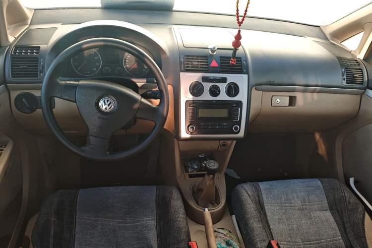 Used Volkswagen Touran 2008 2.0L Smart Edition 5-seat Manual Center Console