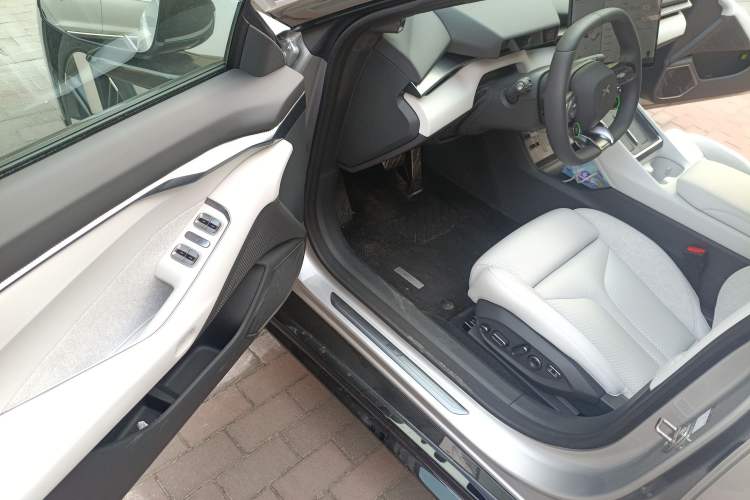 Used XPeng P7 2025 Model—702 Long Range Ultra Driver Seat