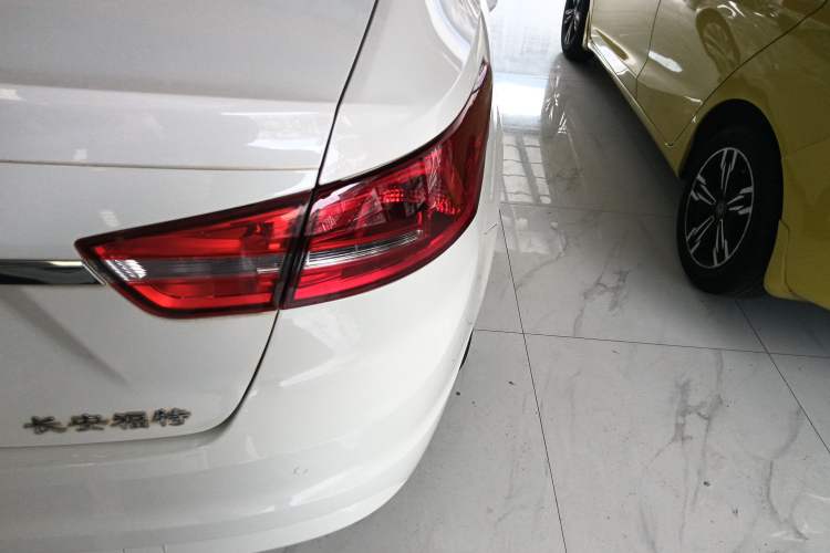 Used Ford Escort 2015 1.5L Automatic Fashion Model Exterior 3