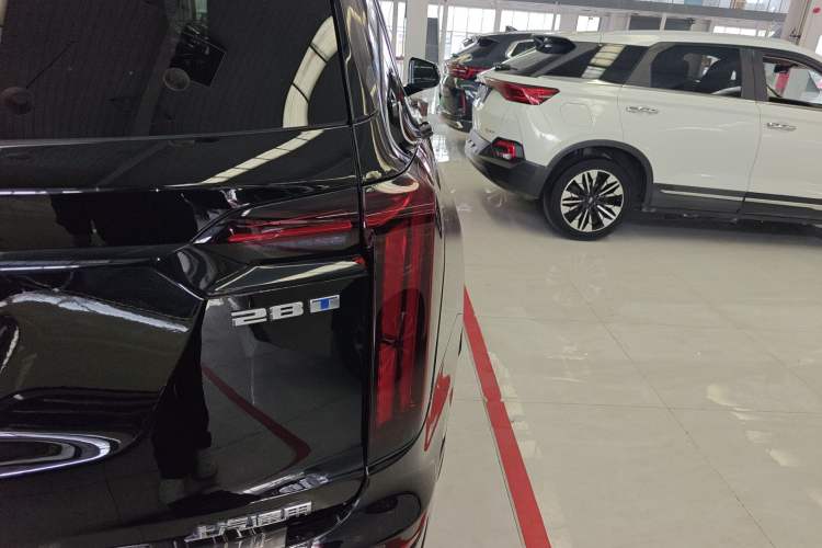 Used Cadillac XT6 2022 2.0T Six-Seater Four-Wheel Drive Luxury Version
