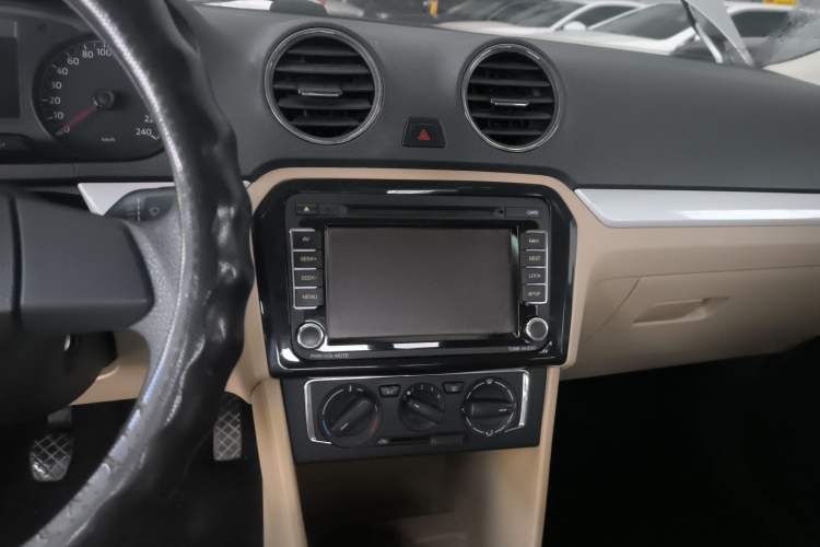 Used Volkswagen Jetta 2013 1.6L Manual Comfort Model Audio And AC Panel