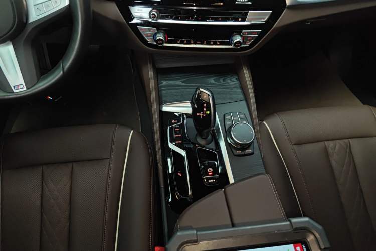 Used BMW 5 Series 2023 530Li Leading Model M Sport Package Gear Lever