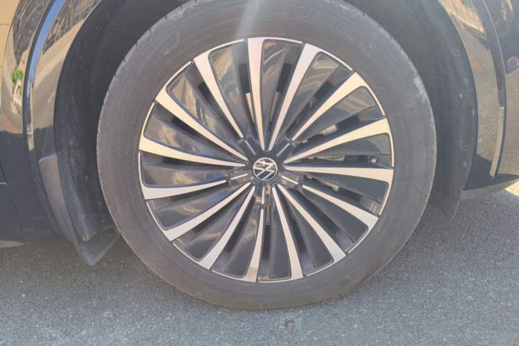 Used Volkswagen Viloran 2023 380TSI Prestige Edition Right Front Wheel Hub