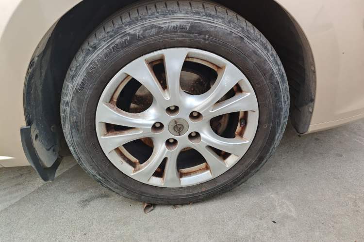 Used Haima Fumei 2014 M5 1.6L Automatic Elite Model Right Front Wheel Hub