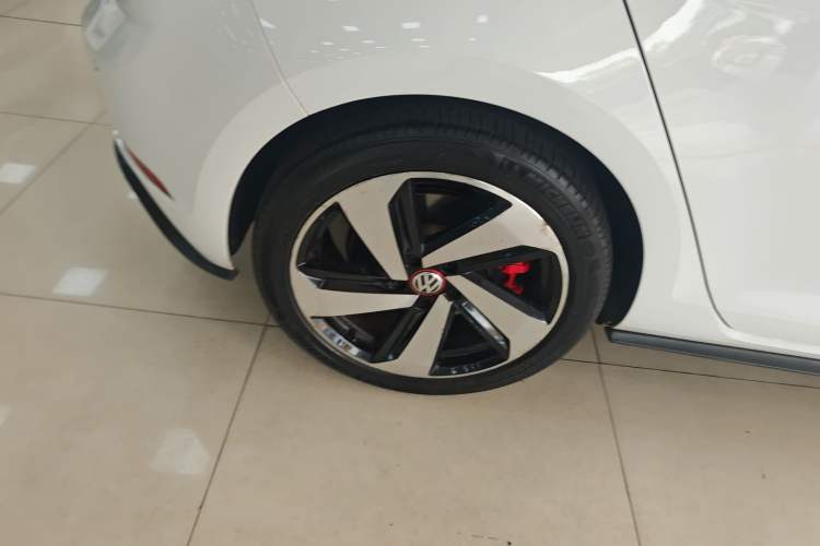 Used Volkswagen Golf GTI 2018 2.0 TSI GTI Right Rear Wheel Hub