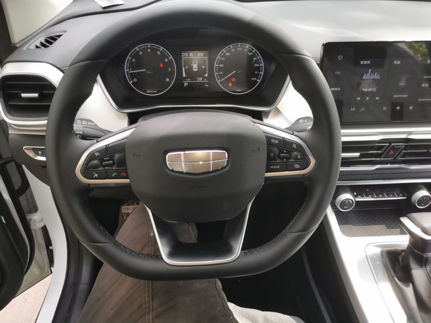 Geely Auto Coolray 2025 1.5L CVT Super Edition — снимка 13