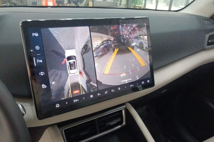 Used BYD Yuan UP 2025 Intelligent Driving Version 401 km Leading Edition
